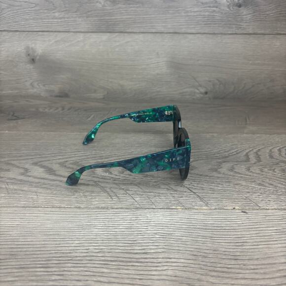 DIFF EYEWEAR IVY DE01-0439-IDGRN Women's Polarized Sunglasses 52-22-145 - Picture 6 of 10
